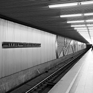 Illustration for article titled Russian Underground Stations Look Even More Stunning In Black and White